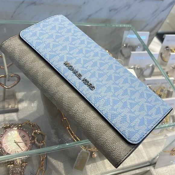 Michael Kors Jet Set Travel Signature Logo Tri-Fold WalletCOLOR LT SKY MLTNWT